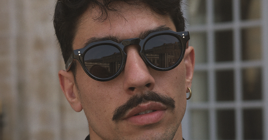 Tout savoir sur les lunettes pantos : c’est quoi, pour qui et comment les porter ?